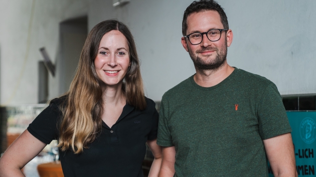 Kakaofreie Schokolade bekommt eigene Produktion - Die Planet-A-Food-Gründer Dr. Sara Marquart und Dr. Maximililan Marquart - Quelle: Planet A Food